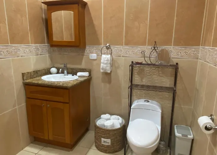 Fun In The Sun, Ground Floor, 2 Bedroom, With Pool, Close To Ocean Coco