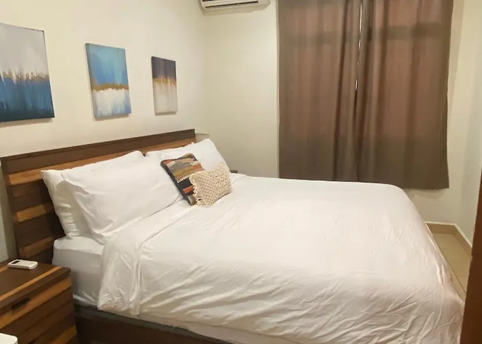 Fun In The Sun, Ground Floor, 2 Bedroom, With Pool, Close To Ocean *