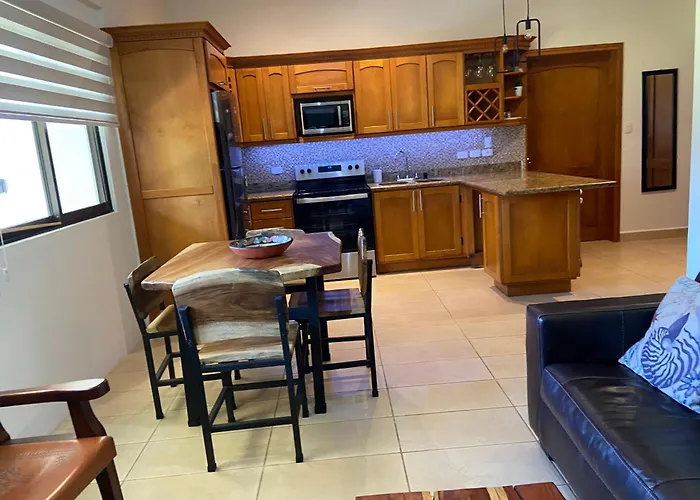 Fun In The Sun, Ground Floor, 2 Bedroom, With Pool, Close To Ocean Coco